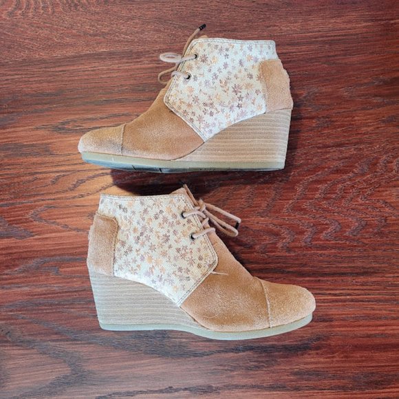 Toms Shoes - Toms Desert Wedge Lace Up Ankle Booties Stacked Heel Light Brown Suede 7